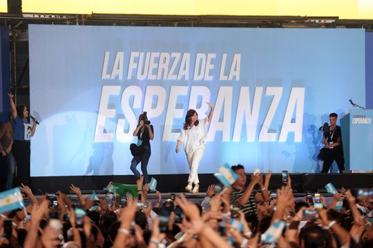Cristina Kirchner en el estadio Armando Maradona. 17/11 Ph. Juan Ignacio Aréchaga