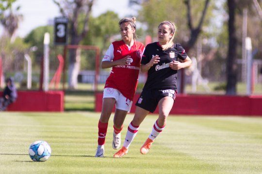Estudiantes igualó 2-2 en su visita a Independiente por la fecha 8 del fútbol femenino de AFA.