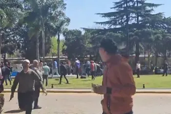 Corridas, tensión y disparos. Así fue la batalla en el Hipódromo de La PLata.