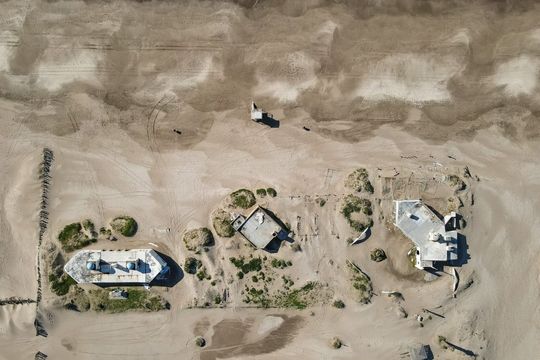Limpieza de playas en Pinamar: el antes y después del adiós a los escombros