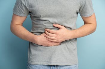 ¿Qué es la gastritis erosiva?, el cuadro que afectó la salud de Alberto Fernández.