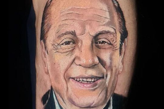 Un hombre se tatuó el rostro de Juan José Mussi y la imagen se hizo viral. “Me gustaría conocerlo para saber por qué lo hizo” dijo a Infocielo el intendente.  