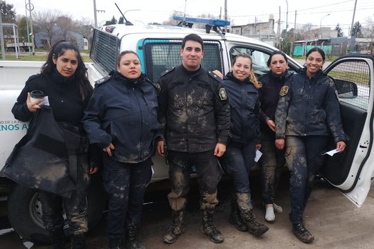 Los policías héroes que rescataron a los menores en el incendio