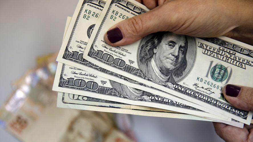 El dólar oficial aumentó 25 centavos y cerró a $118