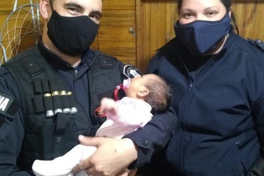 Dos policías salvaron la vida de una beba de 1 mes y medio en Punta Lara
