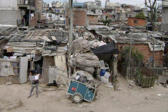 los datos de la uca que contradicen a macri: el 35% de los argentinos es pobre y hay 3 millones de indigentes