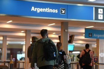 Con la nueva normativa, tanto argentinos como residentes podrán ingresar al país sin hacer cuarentena, presentando el PCR negativo. 