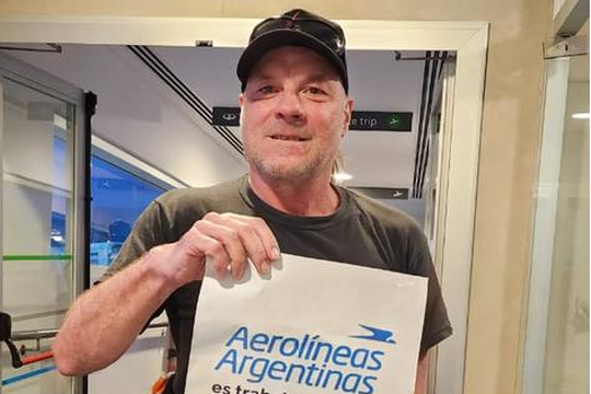 Chizzo de La Renga, del lado de los trabajadores de Aerolíneas Argentinas. 