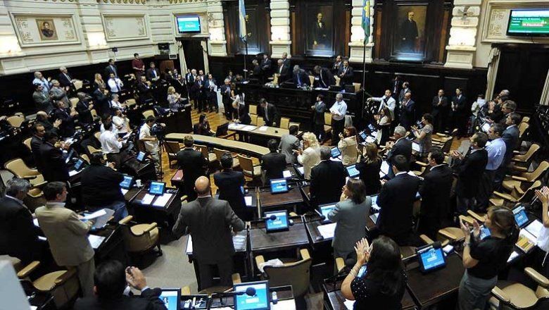 Tras un masivo “ruidazo”, el aumento de las tarifas marca la agenda en la legislatura bonaerense