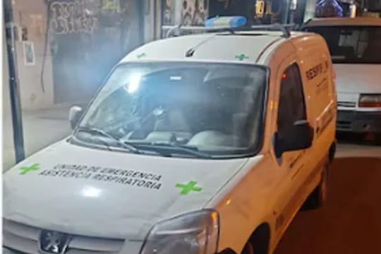 milagro en merlo: le gatillaron en la cabeza para robarle la ambulancia