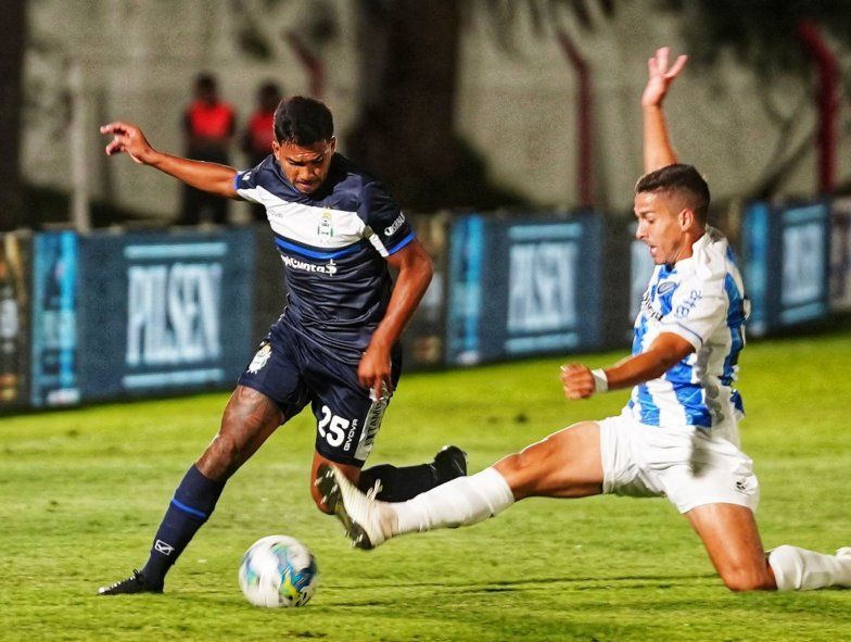 David Zalazar en Gimnasia vs. Cerro Largo en la pretemporada