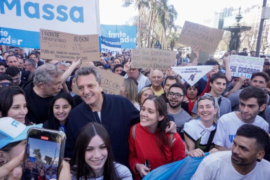 Sergio Massa en la marcha por la ley de financiación universitaria.