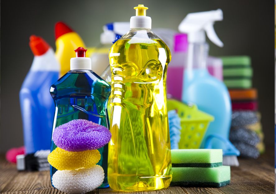 La ANMAT prohibió los productos de tres marcas de artículos de limpieza.