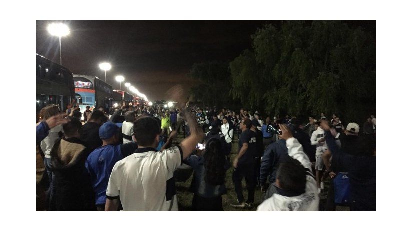 Caravana Tripera 170 micros cientos de autos y vuelos de