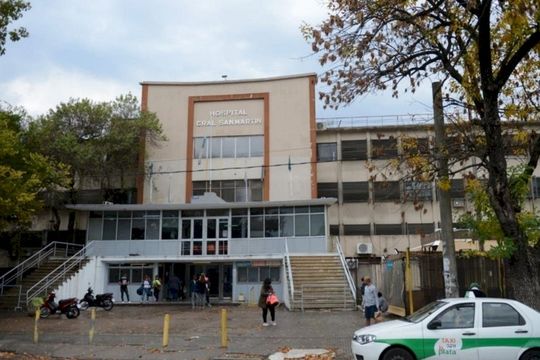 La mujer que balearon fue atendida en el Hospital San Martín de La Plata