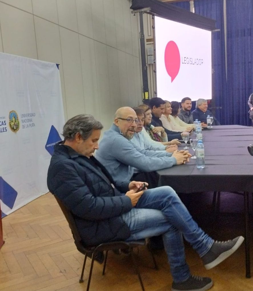Gastón Manes y dirigentes nacionales y provinciales de la UCR estuvieron presentes en La Plata este sábado