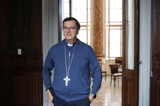 Los libertarios quieren cortar relación con el Vaticano y el arzobispo de La Plata les salió al cruce