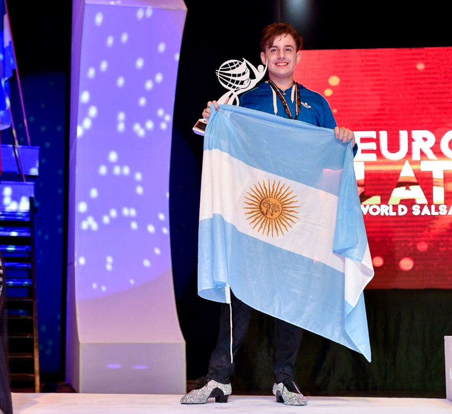 El joven de Quilmes se dedica a la danza y sueña con viajar al Mundial de Salsa