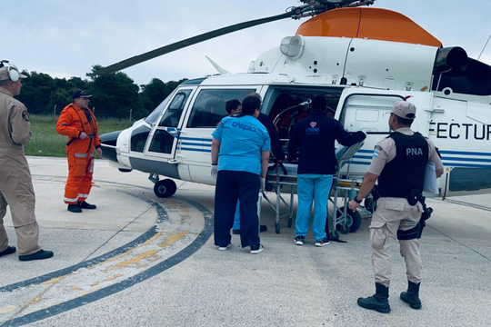 El asombroso rescate a un tripulante pesquero  en Mar del Plata.