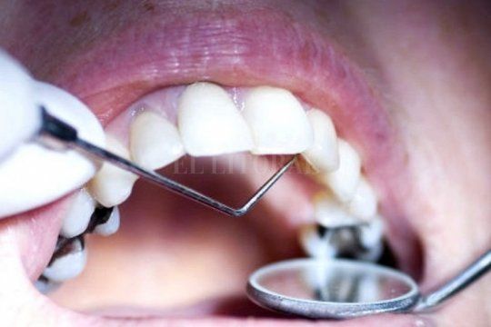 denuncian a un falso odontologo que atendia hace 14 anos en un consultorio de la plata