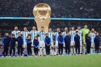 La Selección Argentina en el himno argentino en la previa de la final del Mundial Qatar 2022 ante Francia