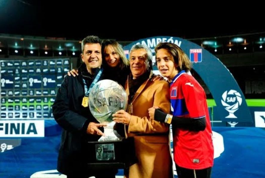 Néstor Gorosito junto a Sergio Massa y su familia en Tigre