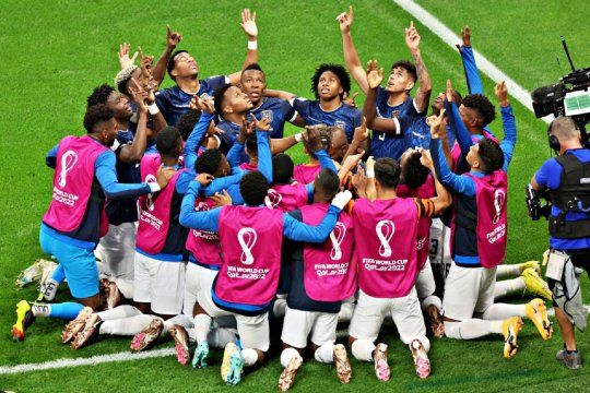 Ecuador festeja su gol ante Países Bajos, el cual le sirvió para el empate y mantener el invicto en el Mundial Qatar 2022