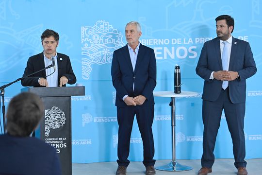 Axel Kicillof junto Alak y Mena