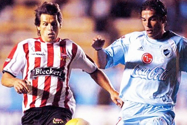 José Luis Calderón en acción en un Estudiantes vs. Bolívar de la Copa Libertadores 2006.