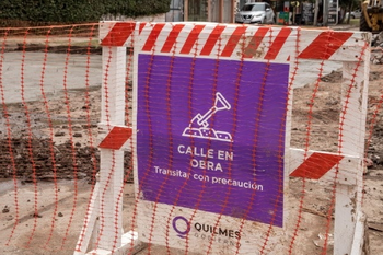 El municipio de Quilmes avanza con obras de pavimentación y bacheo. Enterate en qué calles están trabajando.