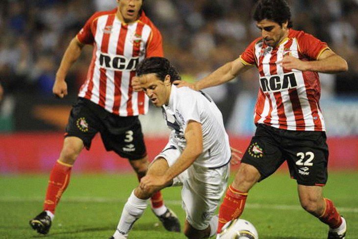 Estudiantes y Vélez lucharon mano a mano por el Apertura 2010.