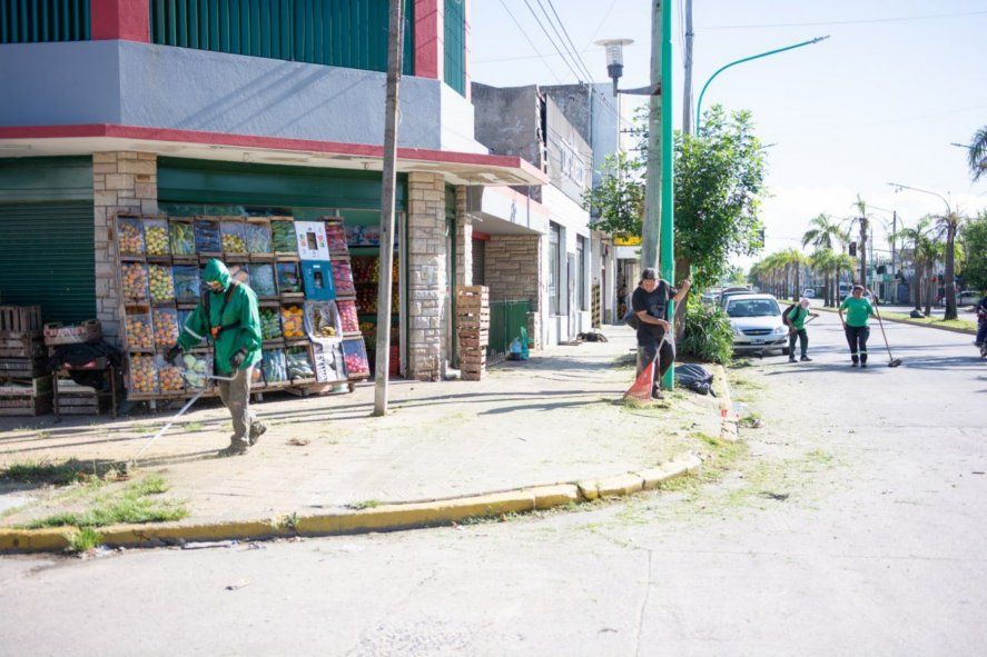 Los intendentes hacen malabares para gestionar en la era Milei: las medidas de ajuste que ya tomaron