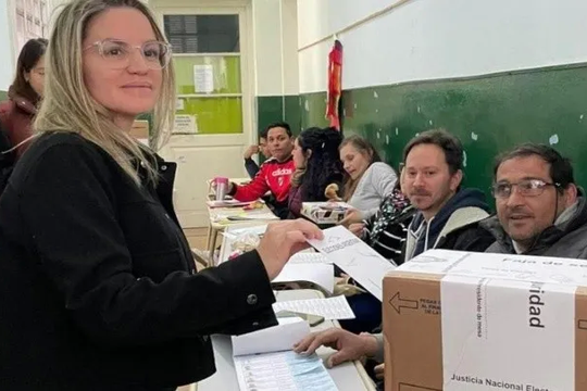 Votó la candidata a gobernadora bonaerense por La Libertad Avanza, Carolina Piparo.