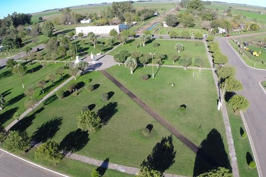 Nueva Plata, el pueblo bonaerense de 200 habitantes repleto de diagonales, paisajes y tranquilidad.