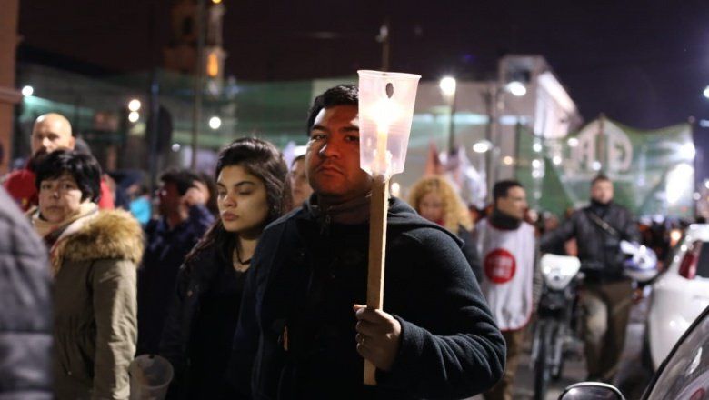 Multitudinaria marcha de antorchas por la “paralización” del Astillero Río Santiago