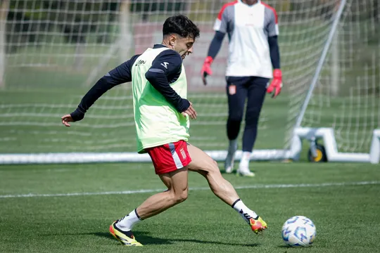 Javier Altamirano entrena en Estudiantes