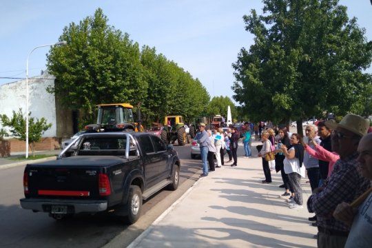 tractorazo: centenares de productores protestaron en pergamino y en salliquelo