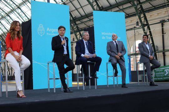 Alberto Fernández eligió cuatro acompañantes para el acto de inauguración del techo de la estación La Plata.