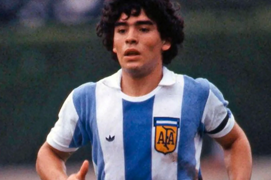 Estampa de crack: Diego debutó en la Copa América con 18 años.