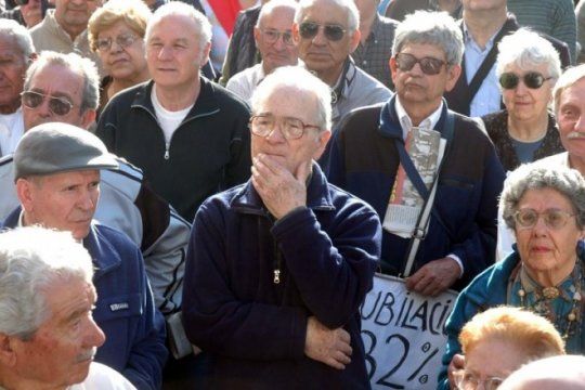 marcha atras del gobierno: los adultos mayores que reciban pension universal podran seguir trabajando