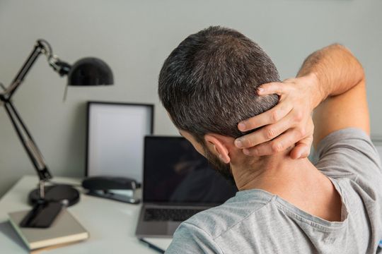 ¿haces home office?: recomendaciones para tener una buena postura y evitar dolores
