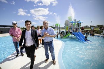 Kicillof inauguró piscinas infantiles en Tapalqué: Un impulso al turismo y la inclusión