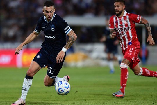 Norberto Briasco vuelve a la cancha de Huracán, en este caso con la camiseta de Gimnasia