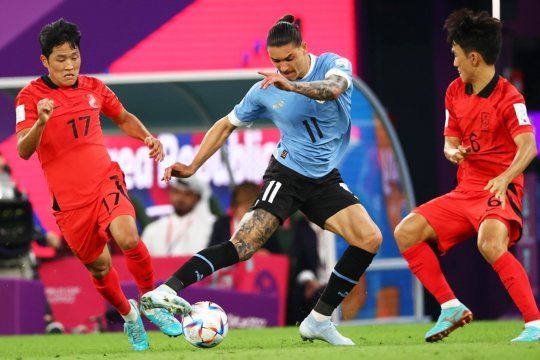 Darwin Núñez en acción por Uruguay en el Mundial Qatar 2022.