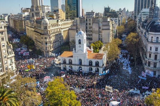 Democracia para siempre: el atentado a Cristina Kirchner reavivó la Plaza