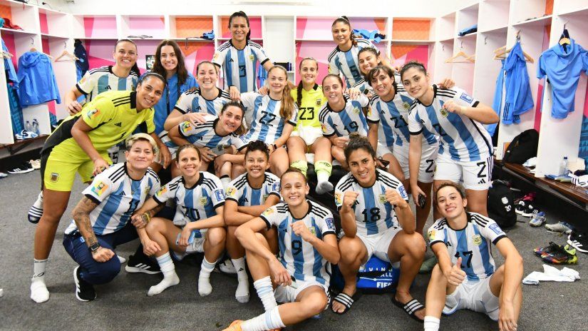 Las noticias sobre fútbol femenino uruguayo reflejan estereotipos de género  – Observatorio de Medios del Uruguay