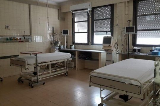 trabajadores de un hospital denuncian que podrian quedarse sin terapia intensiva ni guardia