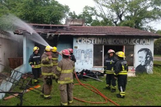 Incendiaron una sede kirchnerista en Villa Gesell: Un detenido