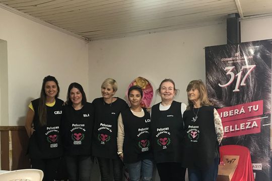 pelucas para mujeres con cancer: el proyecto solidario de 9 de julio para todo el pais