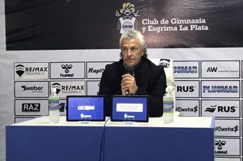 Néstor Gorosito en conferencia de prensa en Gimnasia